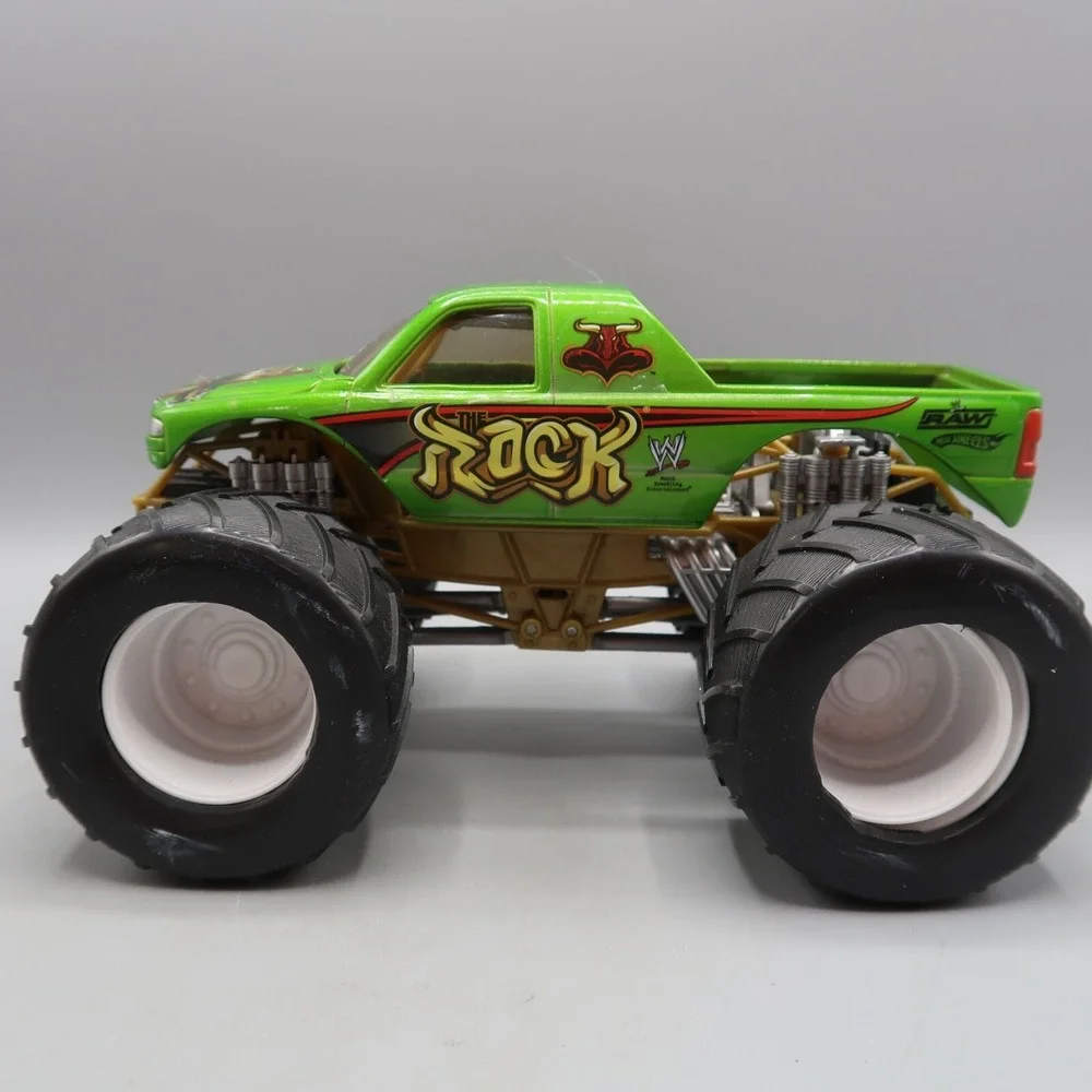 Hot Wheels‎ Monster Jam Truck WWE Raw The Rock 1:24 Lime Green Toy